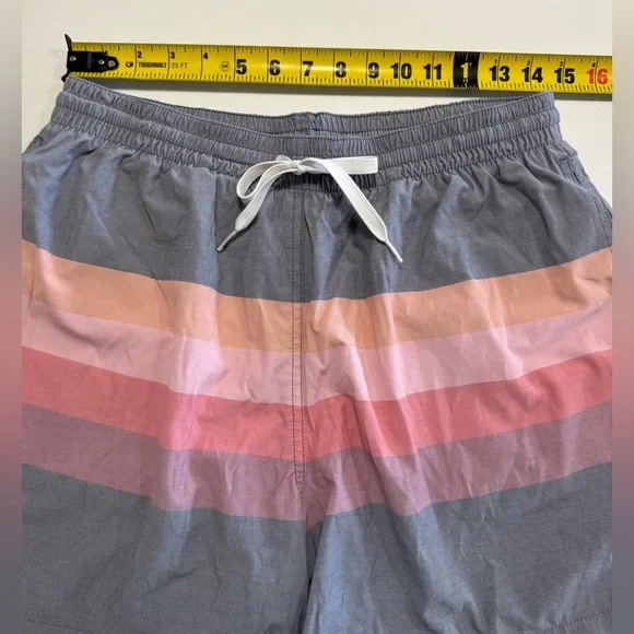 Chubbies Shorts Mens L  Pink Gray Lined Classic Swim Trunk Pool Beach 5.5'' Surf - Picture 5 of 8